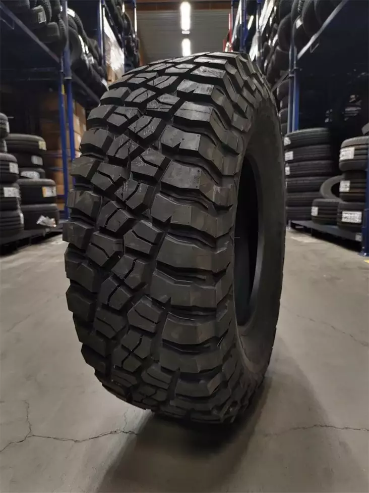 135x40.00R17 121Q BF Goodrich MUD TERRAIN T/A KM3 - Henkilöauton kesärenkaat - 363730 - 1