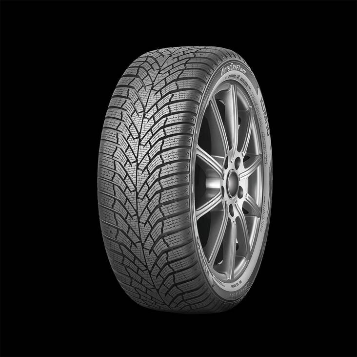 235/50R17 100V Kumho WP52 XL Kitka DOT: 2024 - Kitkarenkaat - 322870 - 1