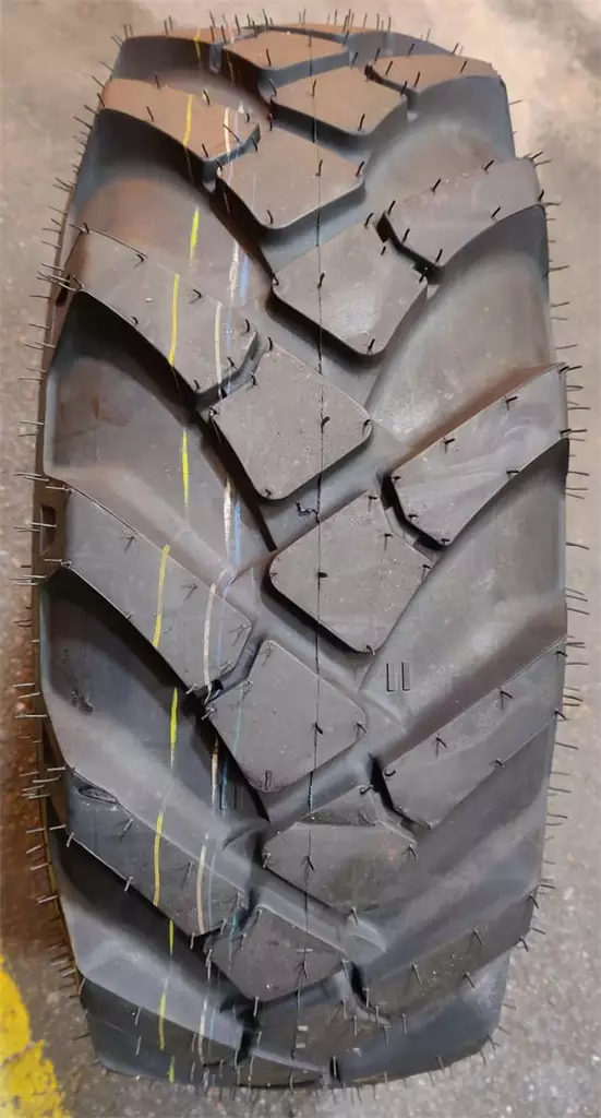 10.0/75-15.3 135A8 Ascenso MPB 400 18PR DOT: 2025 - OTR-/ Teollisuusrenkaat - 320451 - 1