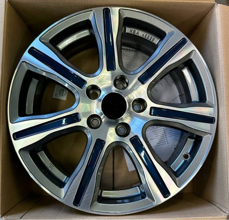 NISSAN LEAF ZE1 6,5x17 5/114 ET45 CB66,1 60° - Alumiinivanteet - 323761 - 1