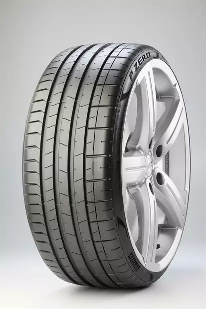 245/35R19 93Y Pirelli P-ZERO XL (AO) S.C ERÄ DOT: 2022 - Henkilöauton kesärenkaat - 351802 - 1