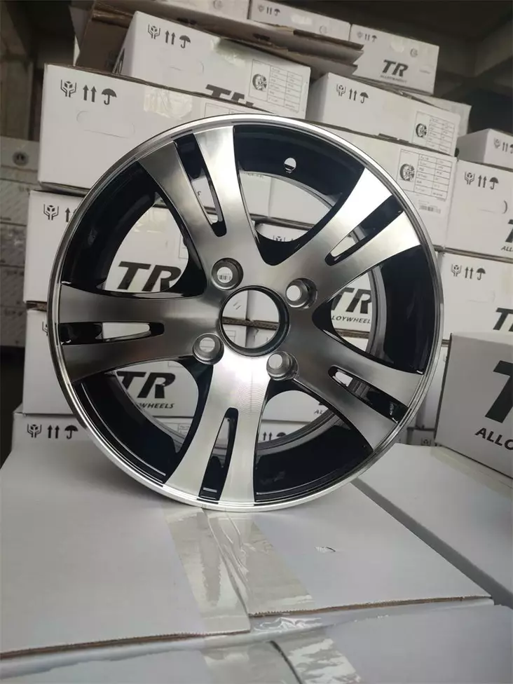 Trailer L151 Black Polished 5x13 4/100 ET30 CB57,1 (ILMAN KESKIMERKKIÄ) 60° - Alumiinivanteet - 359652 - 1