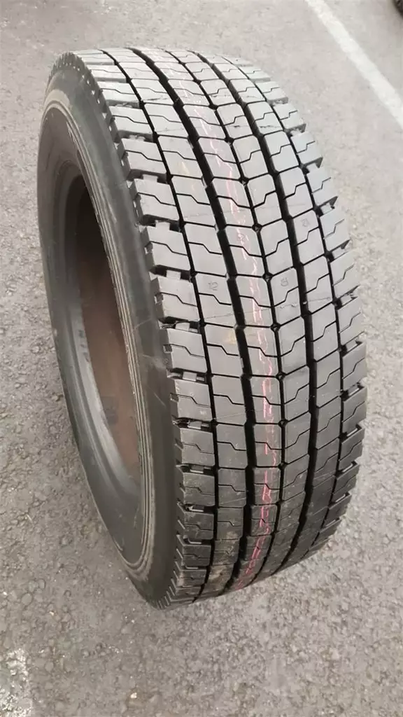 295/80R22,5 KA pinnoitettu P74 sis. 1 Michelin runko DRIVE DOT: 2025 - Kuorma-auton renkaat - 291363 - 1
