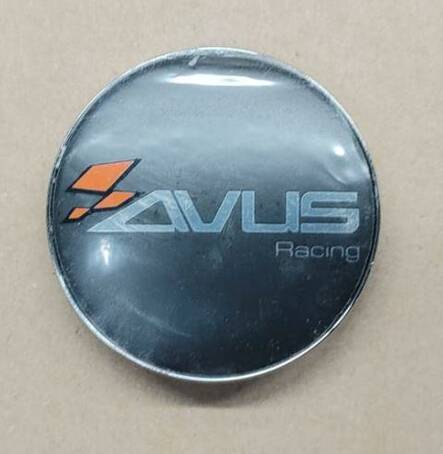 Avus keskimerkki NT29R (pohja+tarra) 67mm (BMW 5x120 koko) - Rengas- ja vannetarvikkeet - 320505 - 1