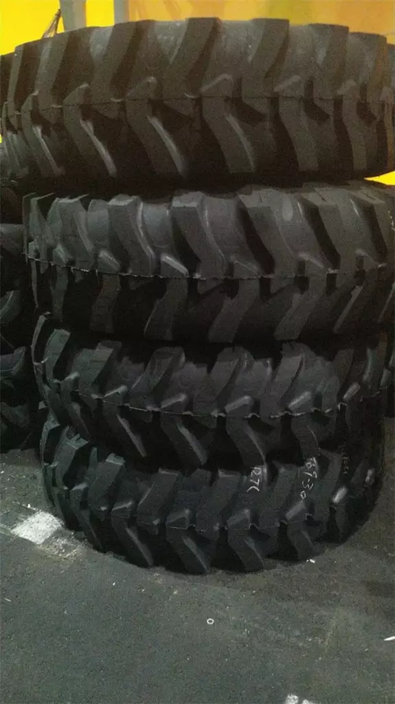 16.9-24 Neumaster SLR4 12PR R-4 DOT: 2021 - OTR-/ Teollisuusrenkaat - 276579 - 1