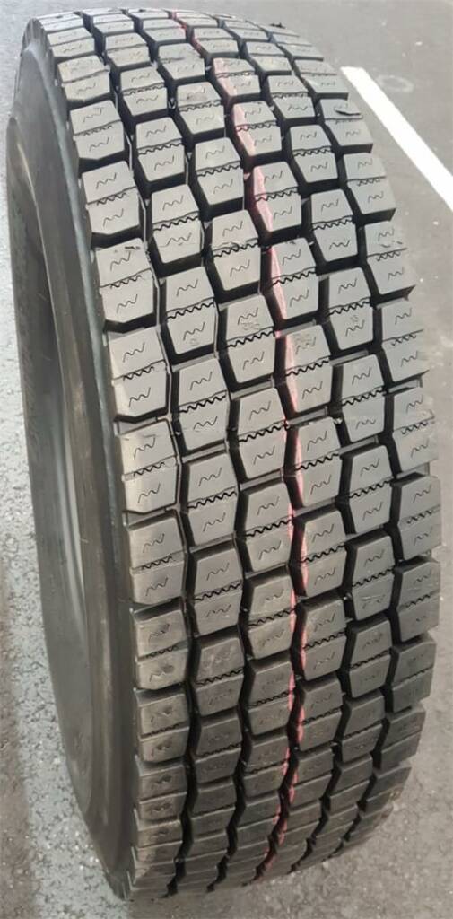 315/80R22,5 156/150L KA pinnoitettu P42 sis. 1 Michelin runko M+S DRIVE DOT: 2022 - Kuorma-auton renkaat - 262909 - 1